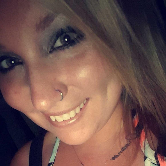 Meet your Posher, Ciera - Picture 1 of 1